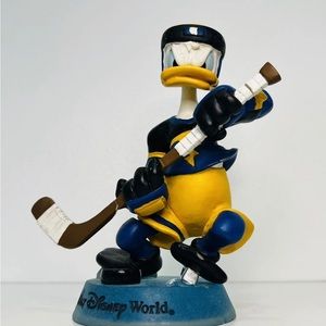Donald Duck Ice Hockey Bobble Head Disney Figurine 7.5” Tall Disneyland Resort